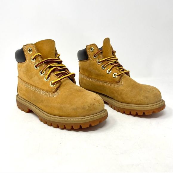Kids Timberland 6” Classic Boots Size 10 in Tan Nubuck - Picture 2 of 8